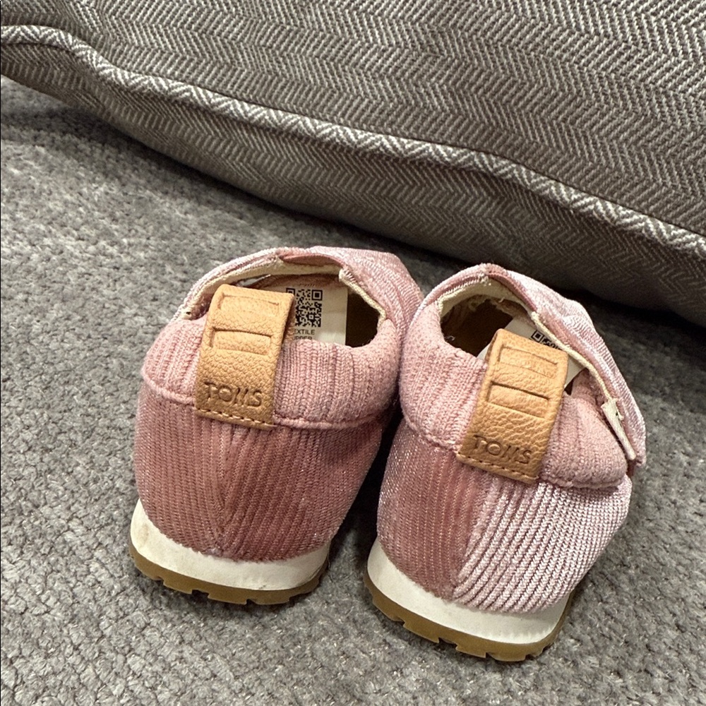 TOMS Kids Moccasins in Pink Corduroy